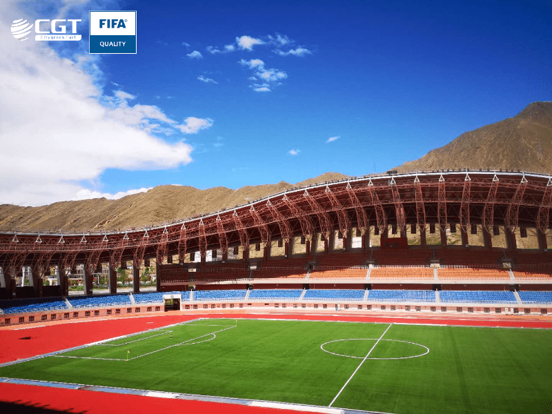 Campo de fútbol de césped sintético