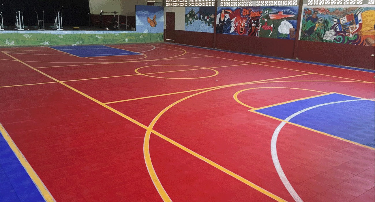 Sistema modular de baldosas para cancha de baloncesto